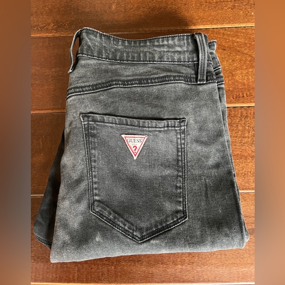 Guess Women’s 1981 High Rise Skinny Jeans Black Acid Wash Size 32 - Picture 4 of 4